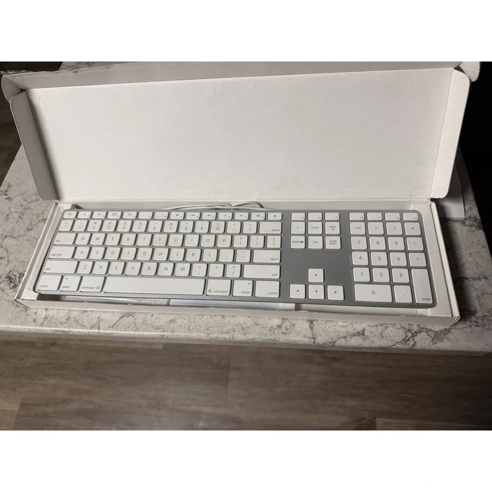 Apple Wired Keyboard with Numeric Keypad Aluminum Model A1243 Low Profile